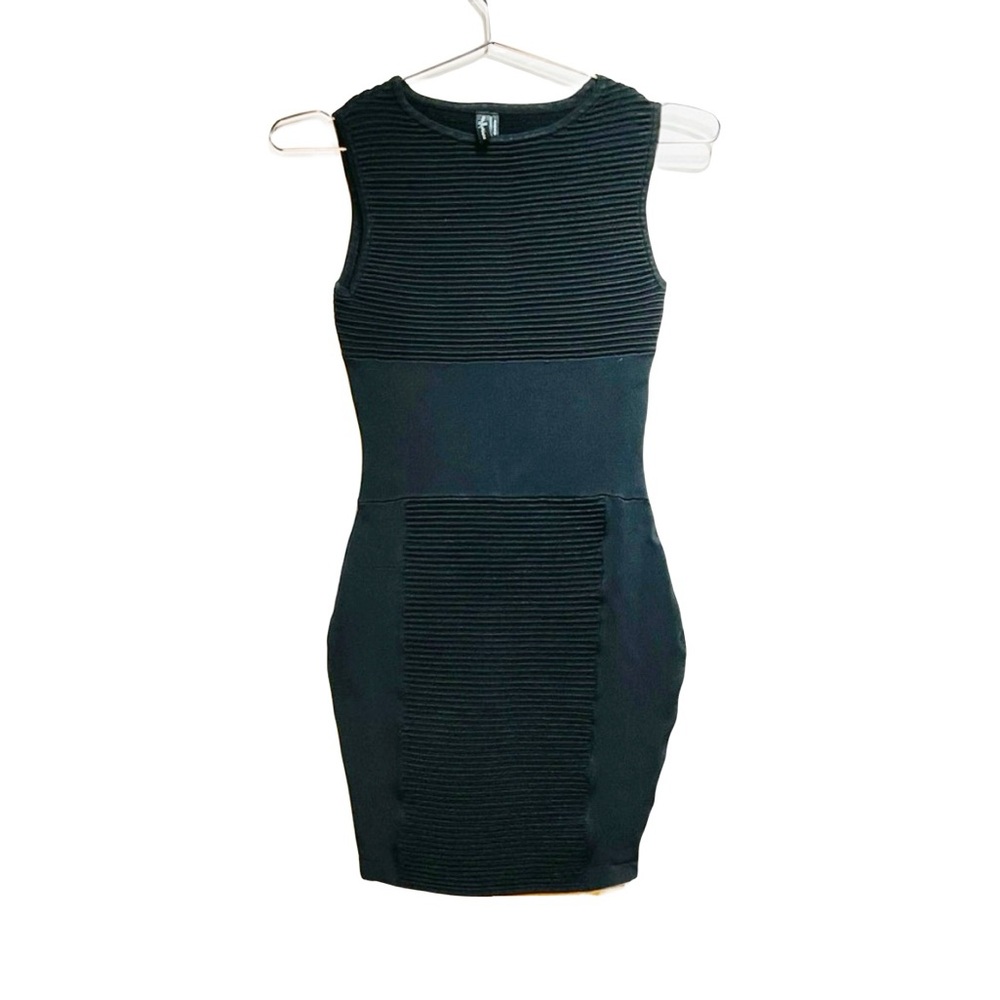 Vintage 2000’s. Guess by Marciano Black Ribbed Mini Dress